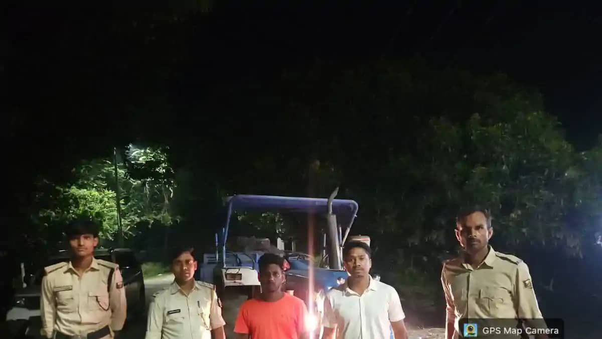 Bihar Crime: खनन माफियाओं पर कसा शिंकंजा, दरभंगा में एक ट्रै Bihar Crime: खनन माफियाओं पर कसा शिंकंजा, दरभंगा में एक ट्रै