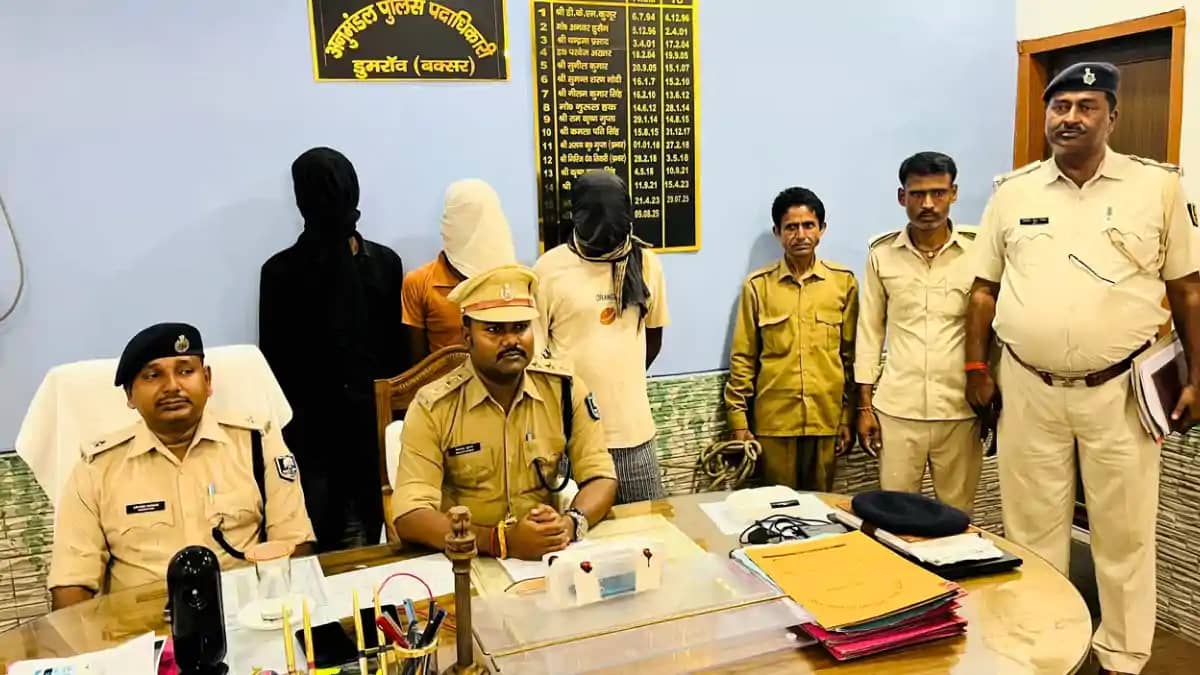 Bihar News : बक्सर में चाकू के बल पर लूटपाट करने वाले गिरोह Bihar News : बक्सर में चाकू के बल पर लूटपाट करने वाले गिरोह