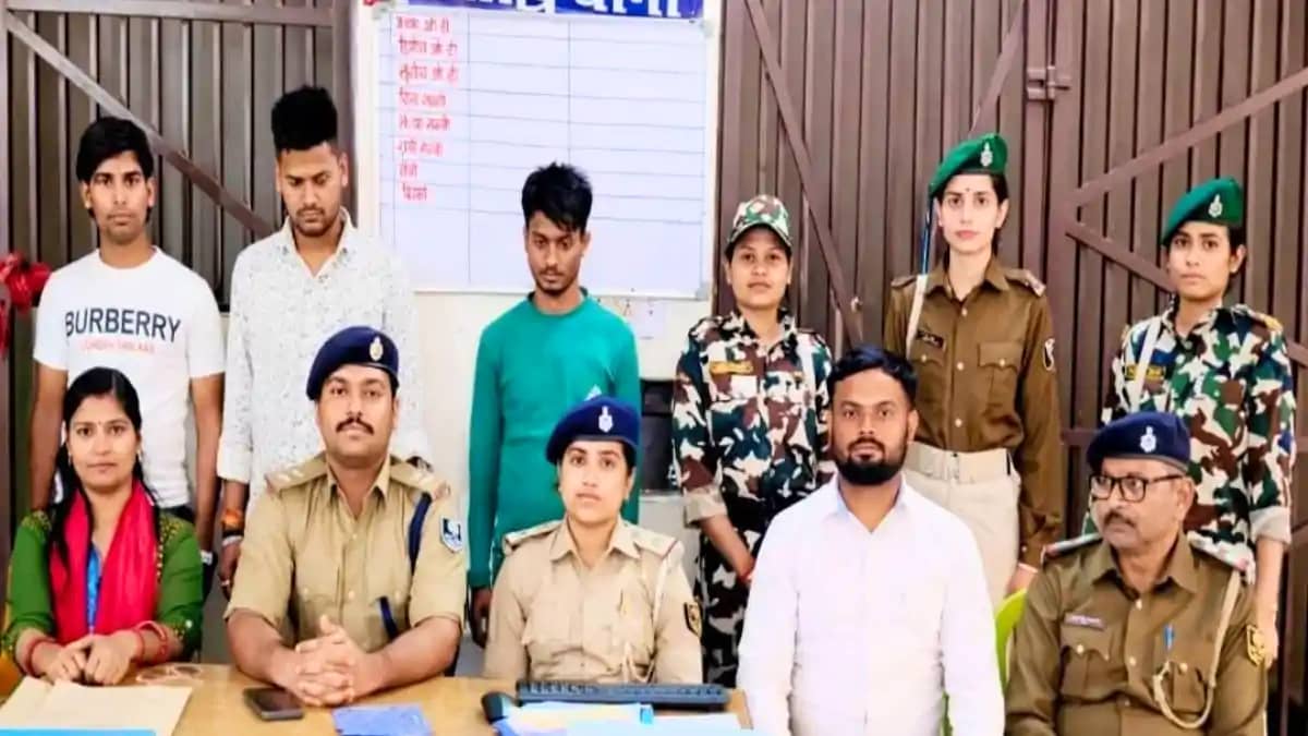 Bihar News : मोतीहारी में अवैध आर्केस्ट्रा संचालकों पर पुलिस Bihar News : मोतीहारी में अवैध आर्केस्ट्रा संचालकों पर पुलिस