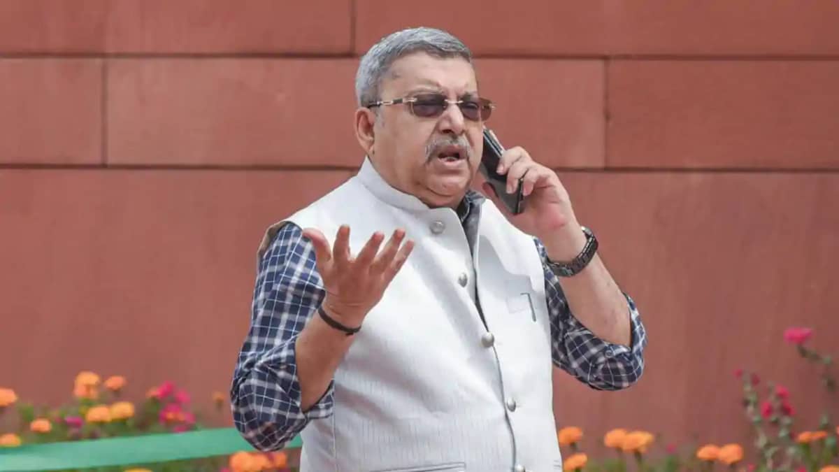 साइबर धोखाधड़ी के शिकार हुए चार बार के सांसद, एसबीआई के खाते साइबर धोखाधड़ी के शिकार हुए चार बार के सांसद, एसबीआई के खाते