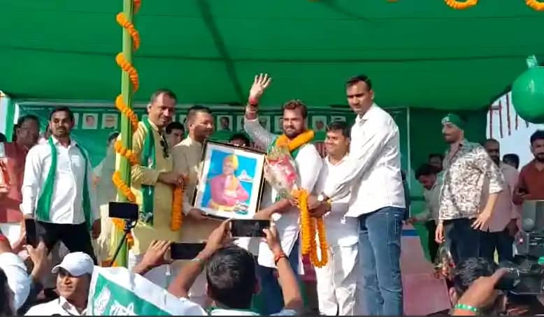 Bihar Election 2025 - मेरे नचनिया होने से कोई फर्क नहीं पड़ Bihar Election 2025 - मेरे नचनिया होने से कोई फर्क नहीं पड़