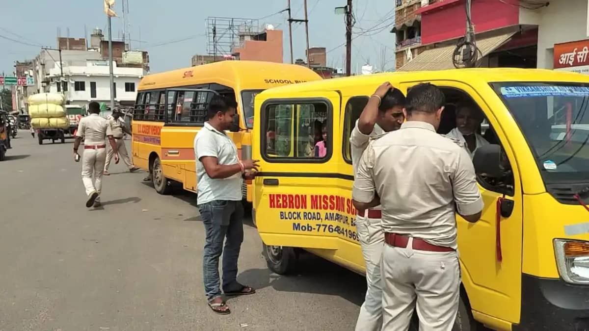 Bihar News : बांका में डीएम के निर्देश पर चला सघन वाहन जांच Bihar News : बांका में डीएम के निर्देश पर चला सघन वाहन जांच