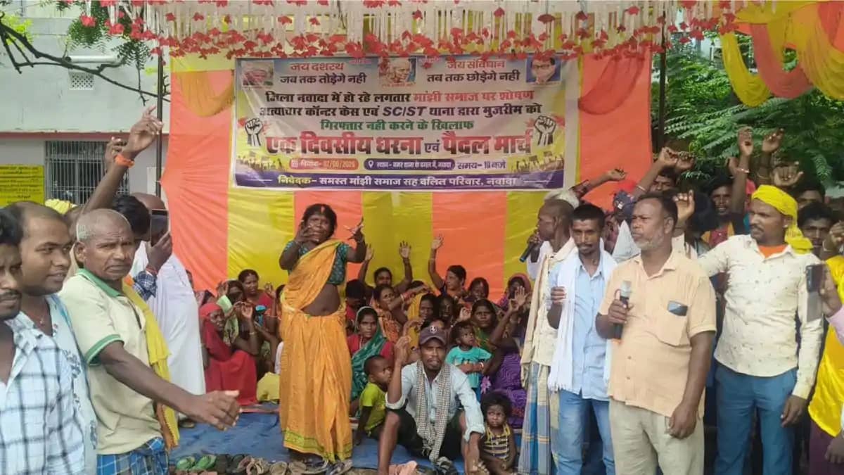 मांझी समाज ने पुलिस-प्रशासन पर लगाया दुर्व्यवहार का आरोप, न मांझी समाज ने पुलिस-प्रशासन पर लगाया दुर्व्यवहार का आरोप, न