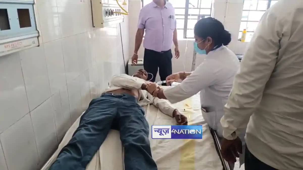 Bihar News : शिवहर में थानेदार से परेशान युवक ने समाहरणालय प Bihar News : शिवहर में थानेदार से परेशान युवक ने समाहरणालय प