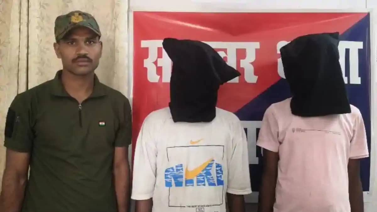 नवादा में साइबर गिरोह का भंडाफोड़: Blue Dart पार्सल और Whats नवादा में साइबर गिरोह का भंडाफोड़: Blue Dart पार्सल और Whats