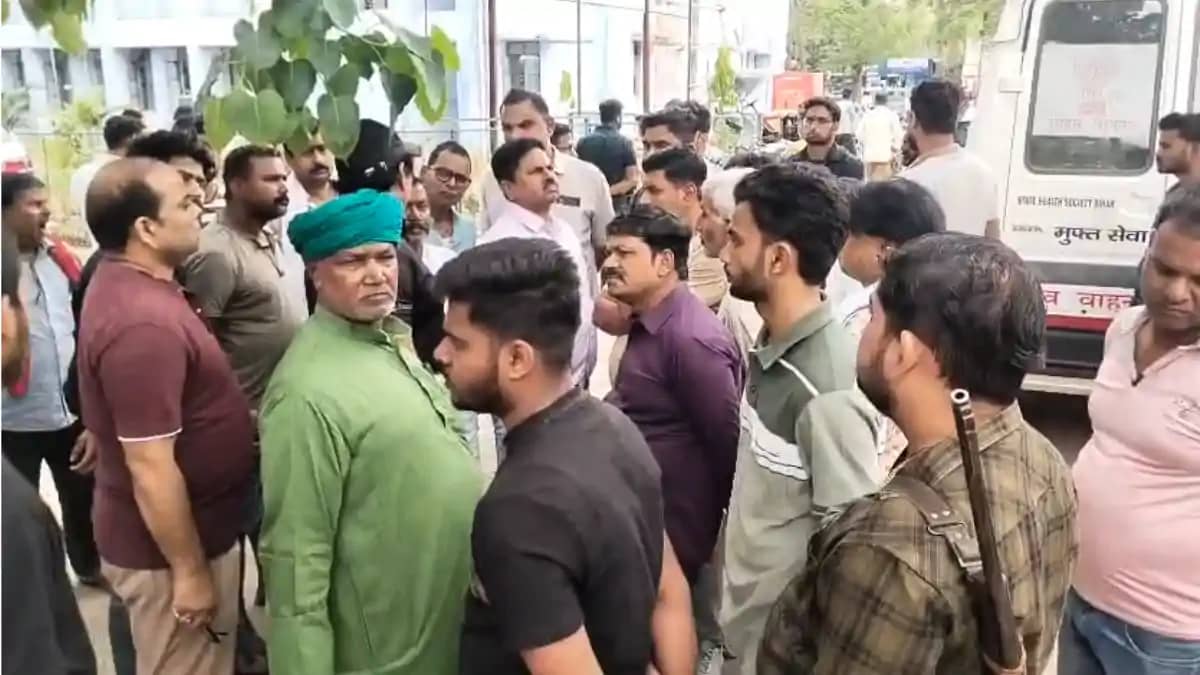 Bihar News : रेस्टोरेंट का कथित विषाक्त भोजन खाने से युवक की Bihar News : रेस्टोरेंट का कथित विषाक्त भोजन खाने से युवक की