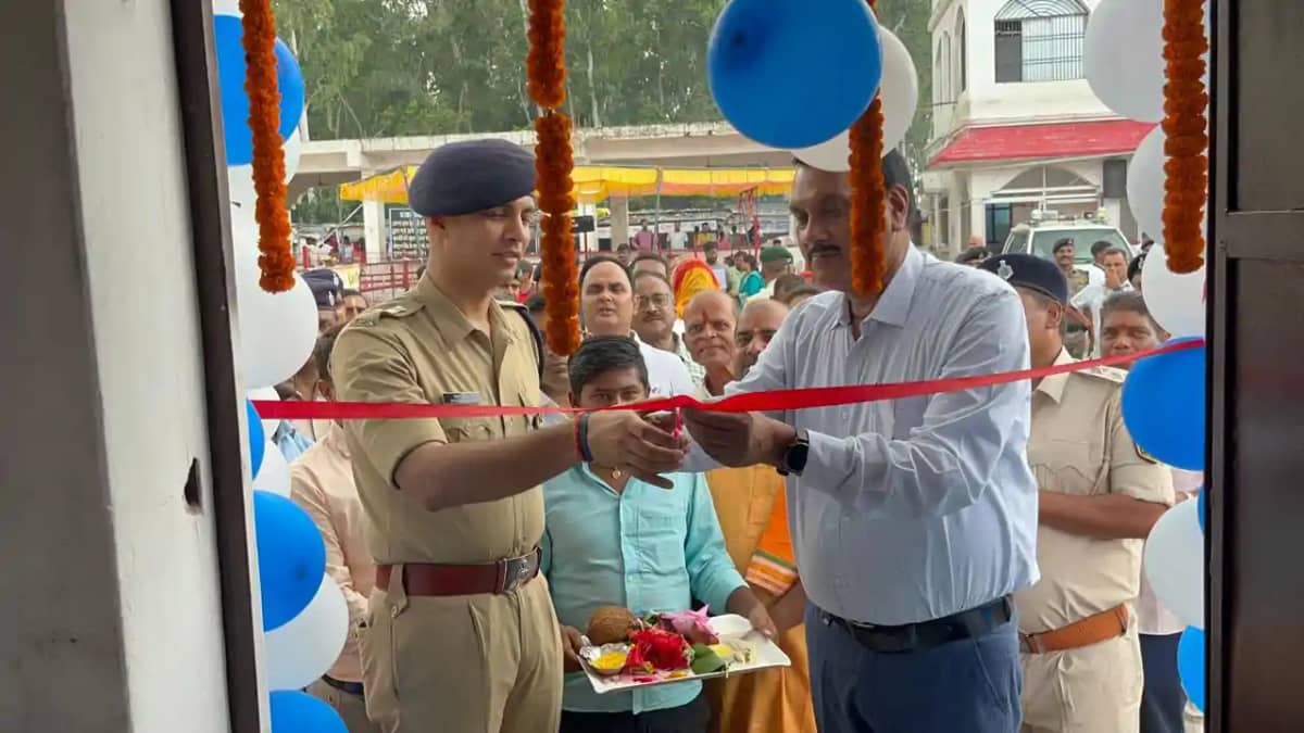 Bihar police - थावे मंदिर में आनेवाले श्रद्धालुओं की सुरक्षा Bihar police - थावे मंदिर में आनेवाले श्रद्धालुओं की सुरक्षा