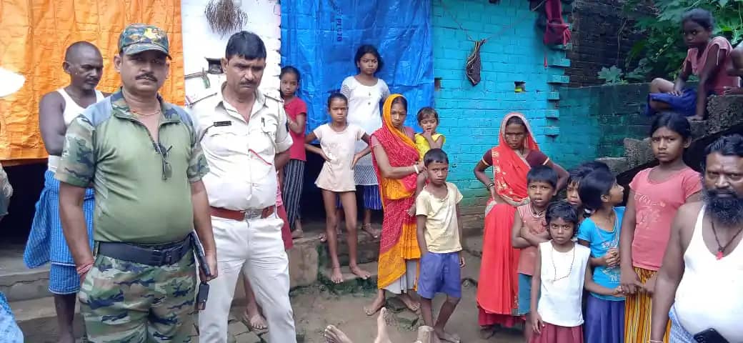 bihar news - मीडिल स्कूल की छत पर मिला युवक का शव, एक दिन पह bihar news - मीडिल स्कूल की छत पर मिला युवक का शव, एक दिन पह