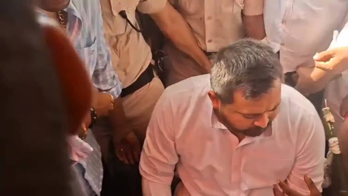 Bihar News : रोहतास के दिनारा पहुंचे नेता प्रतिपक्ष तेजस्वी Bihar News : रोहतास के दिनारा पहुंचे नेता प्रतिपक्ष तेजस्वी