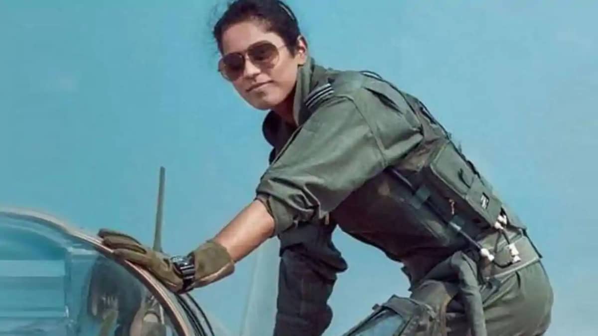 Bhavika Kanth Becomes First Woman Fighter Pilot to Complete Bhavika Kanth Becomes First Woman Fighter Pilot to Complete