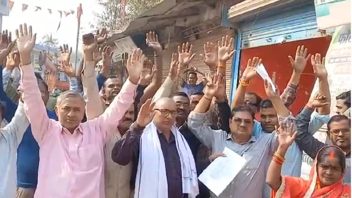Bihar News : बेतिया में दर्जनों दुकानों पर चलेगा बुलडोजर, जि Bihar News : बेतिया में दर्जनों दुकानों पर चलेगा बुलडोजर, जि