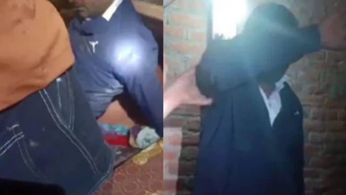 बेडरूम में पकड़ा गया पत्नी का प्रेमी, पति ने दुबई से दी दूसर बेडरूम में पकड़ा गया पत्नी का प्रेमी, पति ने दुबई से दी दूसर