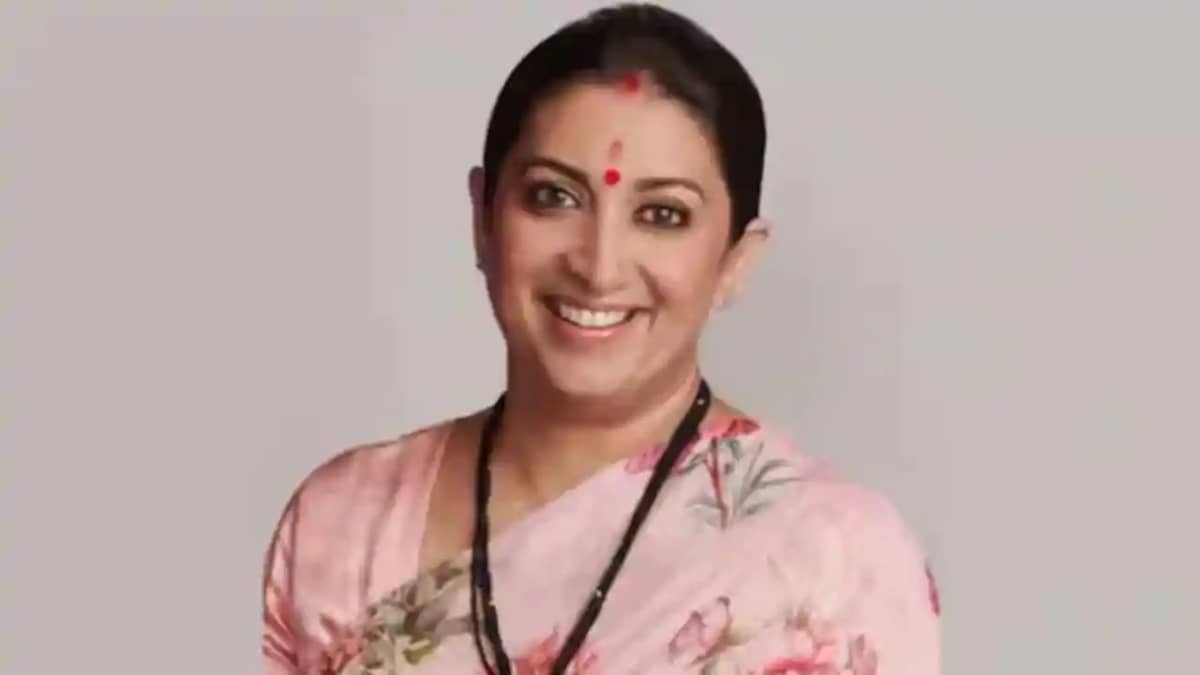 अमेठी नहीं छोड़ेंगी स्मृति ईरानी! मतदाता सूची में शामिल हुआ न अमेठी नहीं छोड़ेंगी स्मृति ईरानी! मतदाता सूची में शामिल हुआ न