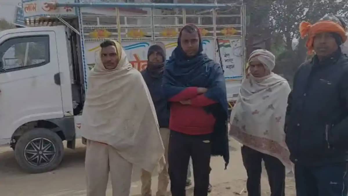 Bihar Road Accident: बिहार में कुहासा ने ली दो भाइयों की जान Bihar Road Accident: बिहार में कुहासा ने ली दो भाइयों की जान