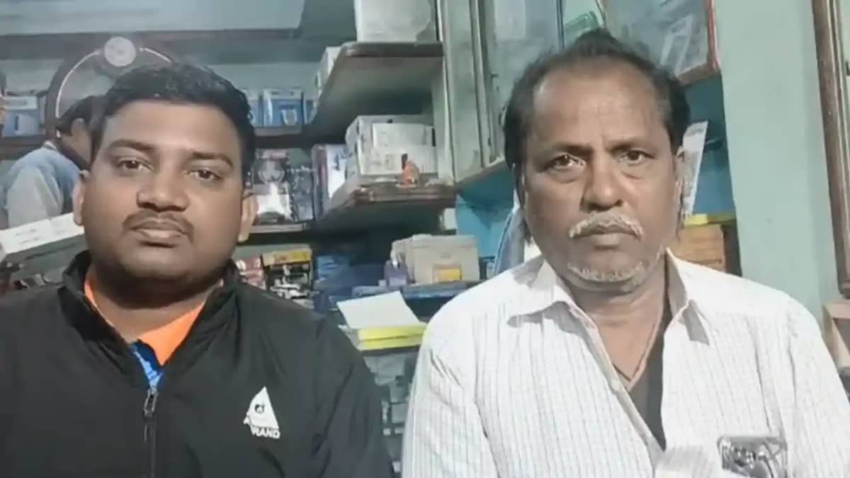 Bihar News : 42 साल का वनवास खत्म ! पारिवारिक विवाद में घर छ Bihar News : 42 साल का वनवास खत्म ! पारिवारिक विवाद में घर छ