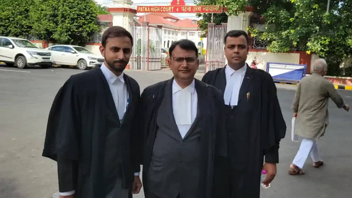 Bihar News : पटना हाईकोर्ट ने मनरेगा में अनुबंध पर कार्यरत ज Bihar News : पटना हाईकोर्ट ने मनरेगा में अनुबंध पर कार्यरत ज