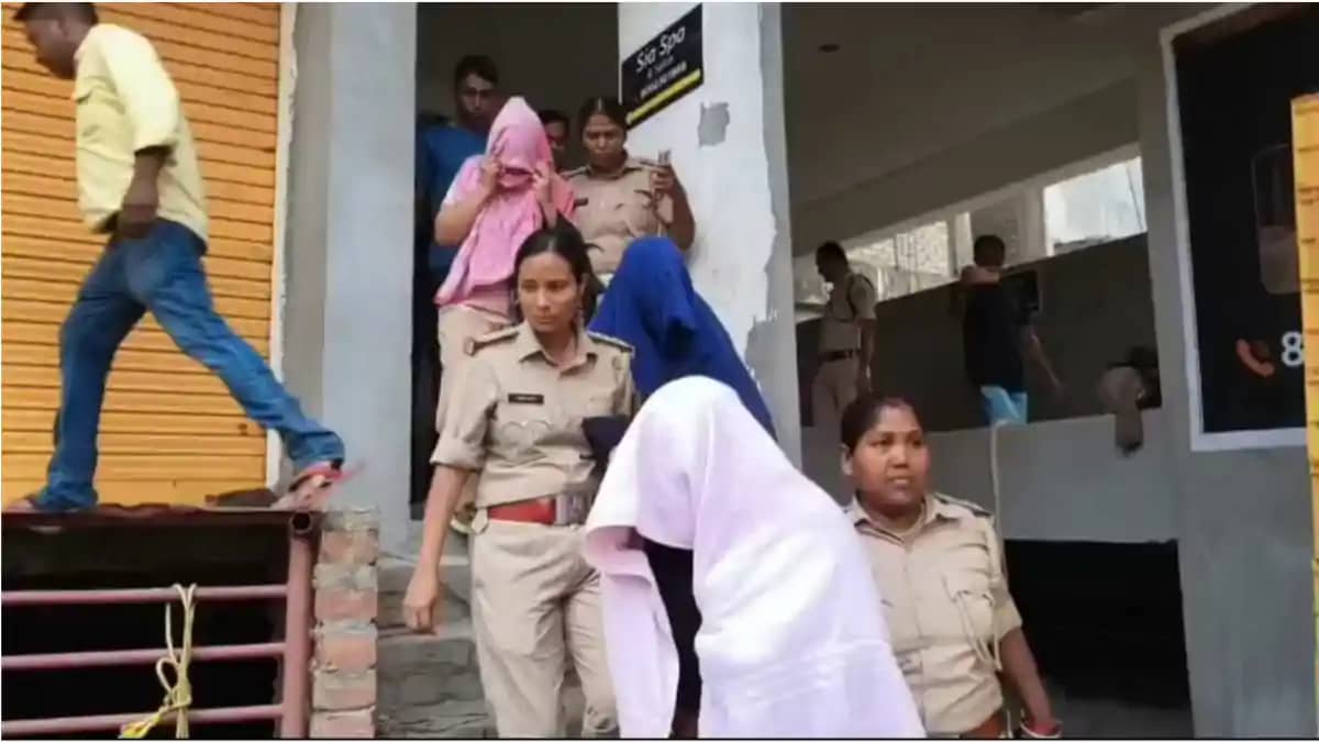 स्पा सेंटर की आड़ में चल रहा था देह व्यापार, 4 युवतियां और 2 स्पा सेंटर की आड़ में चल रहा था देह व्यापार, 4 युवतियां और 2