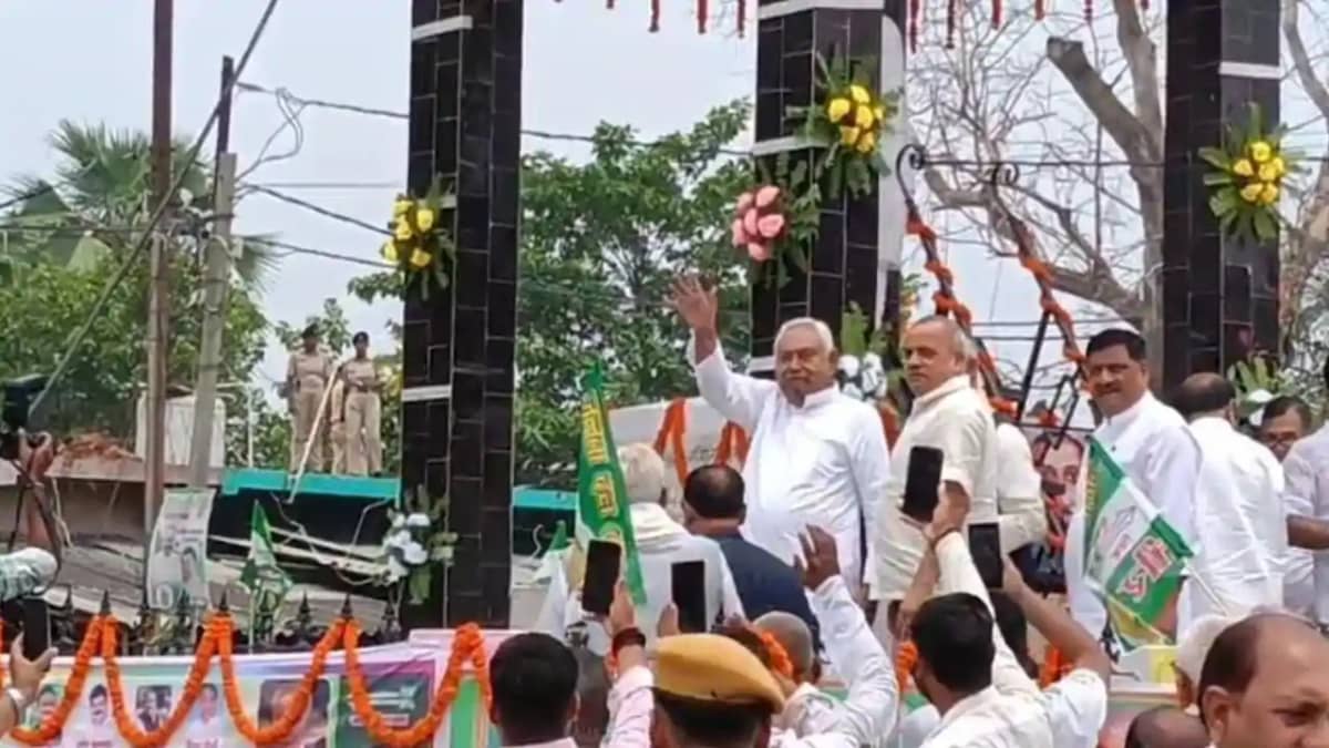 Nitish Visit Sparks Buzz as Supporters Raise Slogans in Manj Nitish Visit Sparks Buzz as Supporters Raise Slogans in Manj