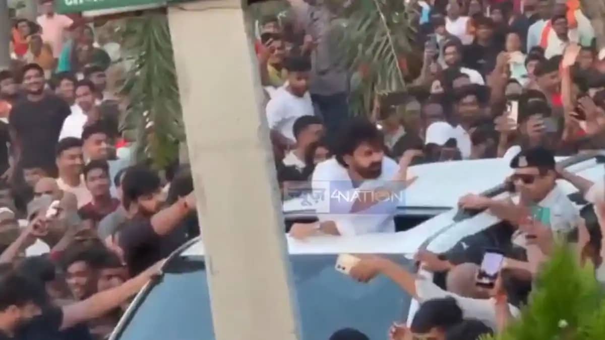 Massive Crowd Welcomes Pawan Singh During Jagdishpur Visit Massive Crowd Welcomes Pawan Singh During Jagdishpur Visit