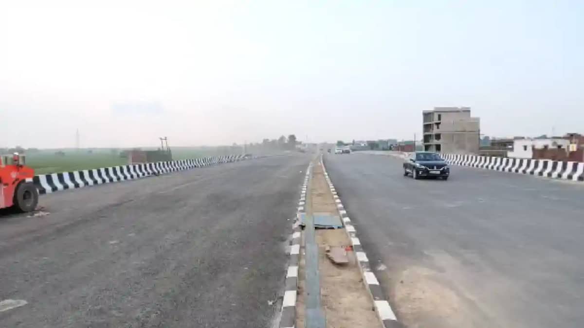 Bihar News : News4Nation की खबर का असर, रोहतास में NH-19 पर Bihar News : News4Nation की खबर का असर, रोहतास में NH-19 पर