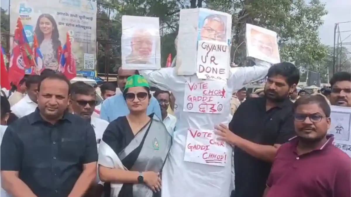 आरा में 'इंडिया' गठबंधन का 'आक्रोश मार्च': मुख्य चुनाव आयुक् आरा में 'इंडिया' गठबंधन का 'आक्रोश मार्च': मुख्य चुनाव आयुक्