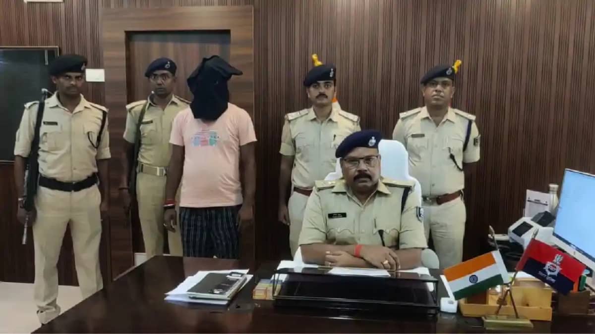 Bihar Crime News : अनंत मेले में घूम रहे कुख्यात अपराधी को प Bihar Crime News : अनंत मेले में घूम रहे कुख्यात अपराधी को प