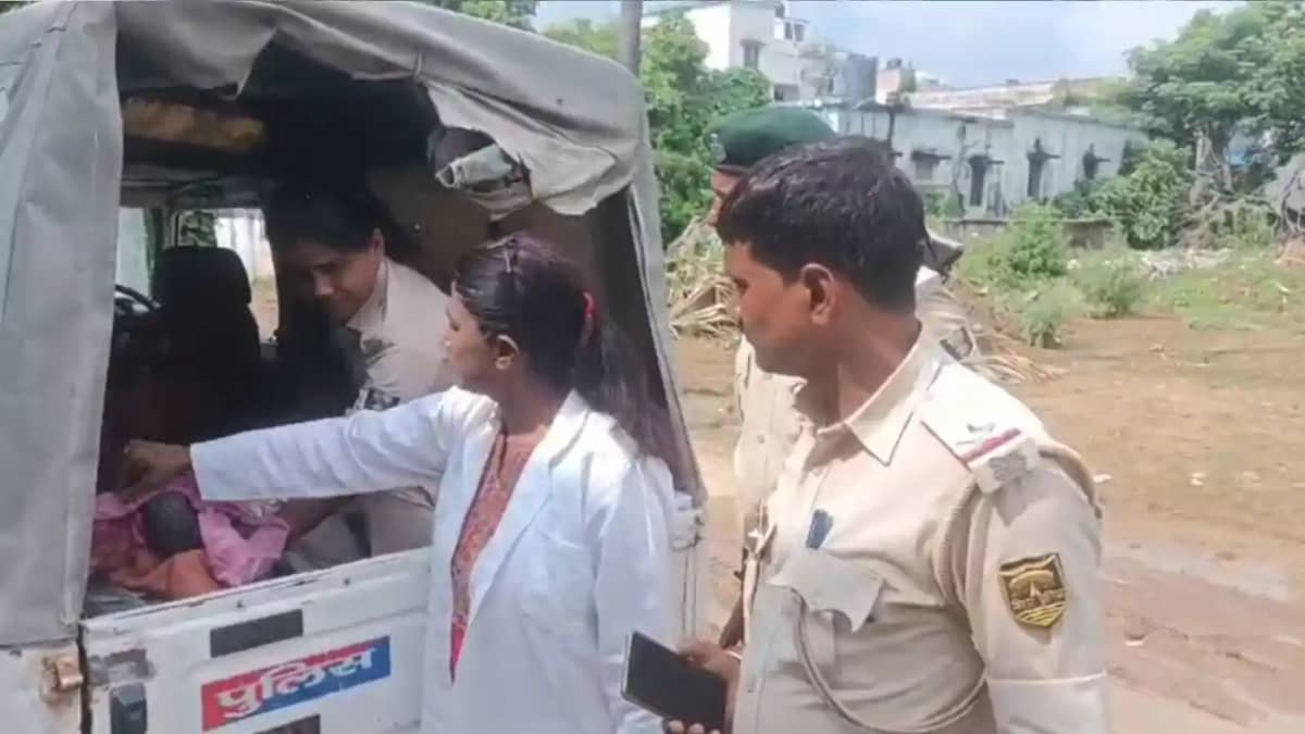 Ara Newborn Girl Found in Bushes Admitted to Sadar Hospital Ara Newborn Girl Found in Bushes Admitted to Sadar Hospital