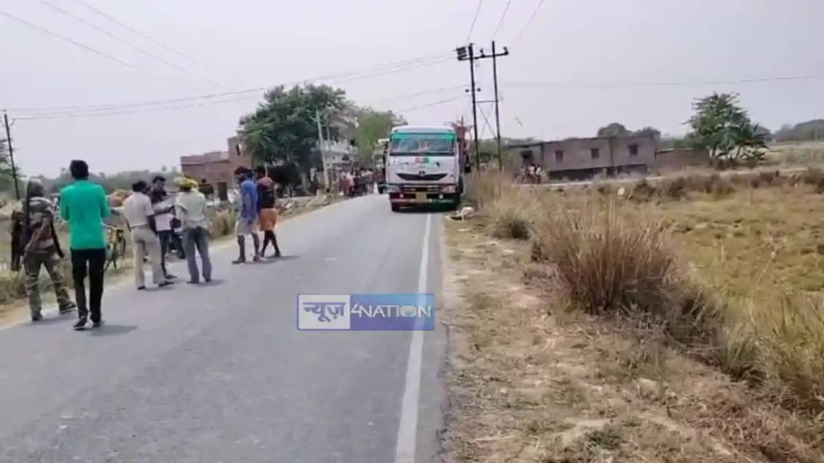 Attack on Police : छपरा में सड़क हादसे में बच्चे की मौत के ब Attack on Police : छपरा में सड़क हादसे में बच्चे की मौत के ब