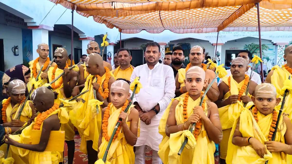 Bihar News : बक्सर में विश्वामित्र सेना ने पेश की अनूठी मिसा Bihar News : बक्सर में विश्वामित्र सेना ने पेश की अनूठी मिसा