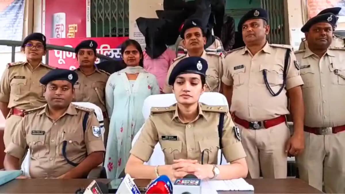 Bihar Crime News : पूर्णिया पुलिस ने रेड लाइट एरिया में की छ Bihar Crime News : पूर्णिया पुलिस ने रेड लाइट एरिया में की छ