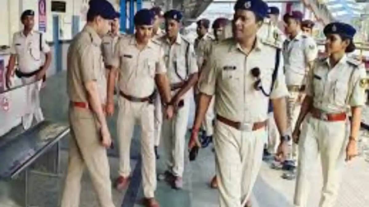Police officer punished Police officer punished