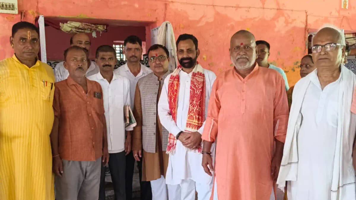 Patna High Court Judge Alok Kumar visited native village Patna High Court Judge Alok Kumar visited native village