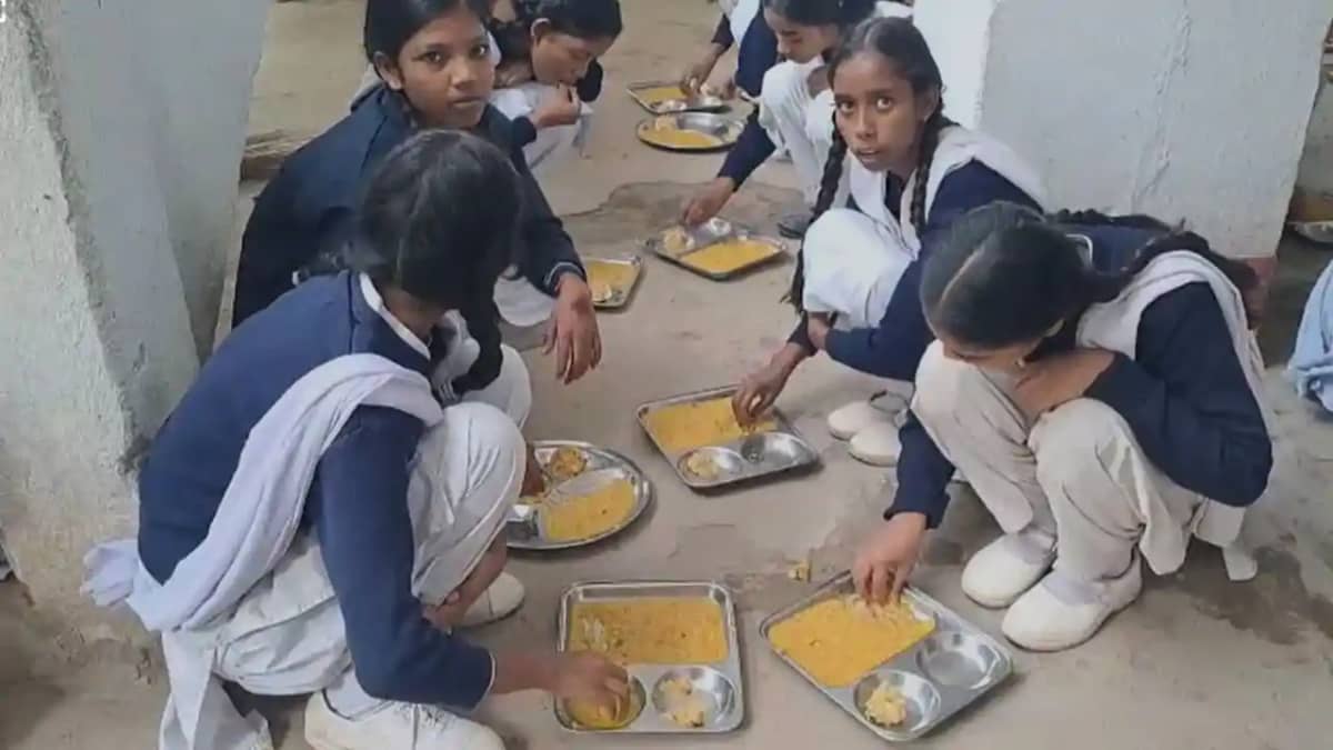 Bihar News: मिड-डे मील में बड़ा सुधार, सेंट्रल किचन मॉडल लाग Bihar News: मिड-डे मील में बड़ा सुधार, सेंट्रल किचन मॉडल लाग