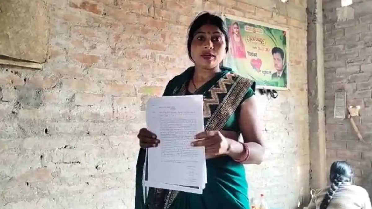 Bihar News : बेख़ौफ़ बदमाशों ने पिता-पुत्री को हथियार के साथ भ Bihar News : बेख़ौफ़ बदमाशों ने पिता-पुत्री को हथियार के साथ भ