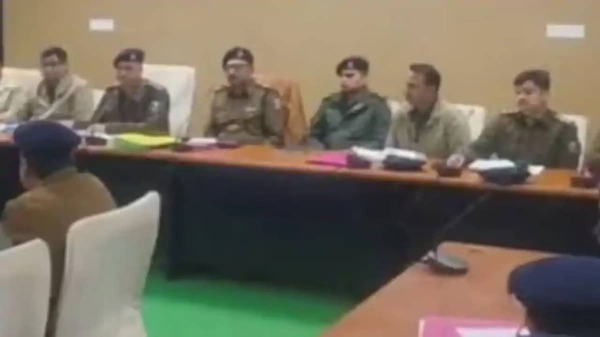 SP has put a freeze on the salaries of more than 90 police o SP has put a freeze on the salaries of more than 90 police o