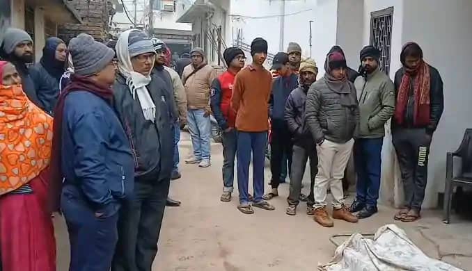 हाजीपुर में भाजपा नेता के भाई की दर्दनाक मौत: खुद का गला रेत हाजीपुर में भाजपा नेता के भाई की दर्दनाक मौत: खुद का गला रेत