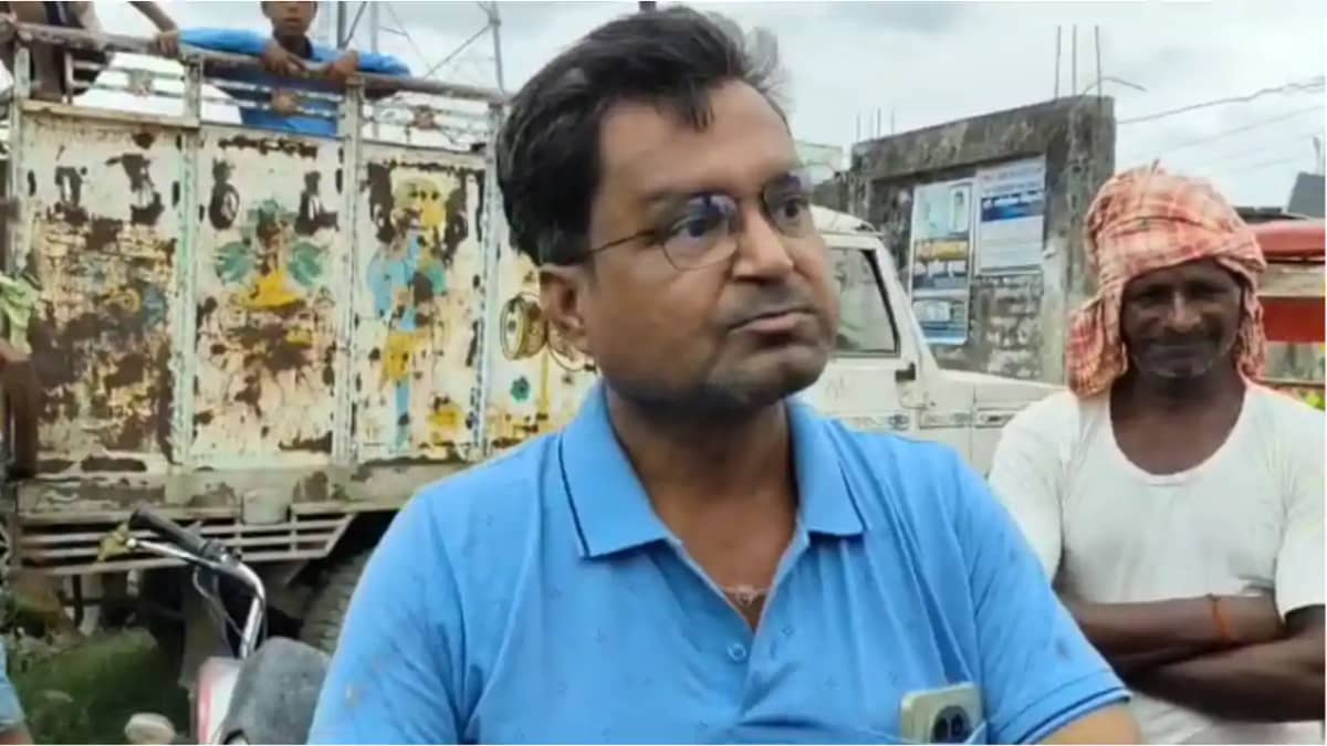 Bihar News : खगड़िया में शराब के नशे में चंदन झा ने जमकर काटा Bihar News : खगड़िया में शराब के नशे में चंदन झा ने जमकर काटा