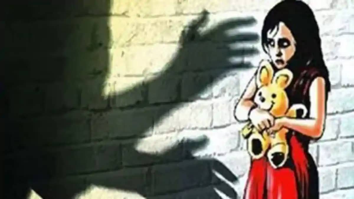 विवि परिसर में शर्मनाक हरकत: तीन मासूम बच्चियों से अश्लीलता विवि परिसर में शर्मनाक हरकत: तीन मासूम बच्चियों से अश्लीलता