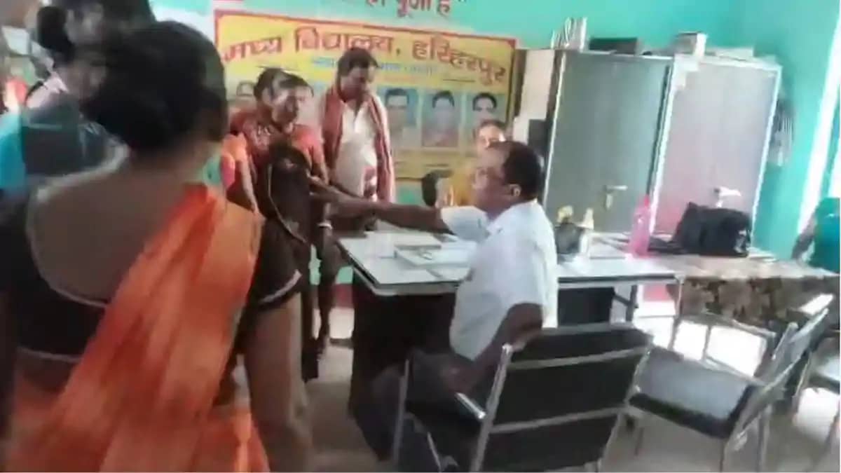 शर्मनाक : गयाजी में सरकारी स्कूल के प्रधानाचार्य ने नाबालिग शर्मनाक : गयाजी में सरकारी स्कूल के प्रधानाचार्य ने नाबालिग