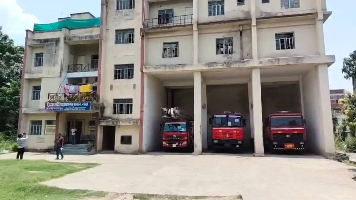 Bihar News : मुजफ्फरपुर अग्निकांड के बाद एक्शन मोड में अग्नि Bihar News : मुजफ्फरपुर अग्निकांड के बाद एक्शन मोड में अग्नि
