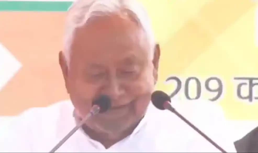 2005 से पहलेवाला कौनो काम नहीं किया था, इसको वोट नहीं दीजिएग 2005 से पहलेवाला कौनो काम नहीं किया था, इसको वोट नहीं दीजिएग