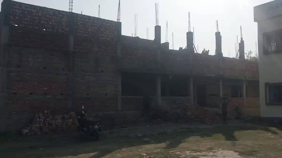 विद्यालय भवन निर्माण में भ्रष्टाचार की भेंट चढ़ा 1 करोड़, बन विद्यालय भवन निर्माण में भ्रष्टाचार की भेंट चढ़ा 1 करोड़, बन