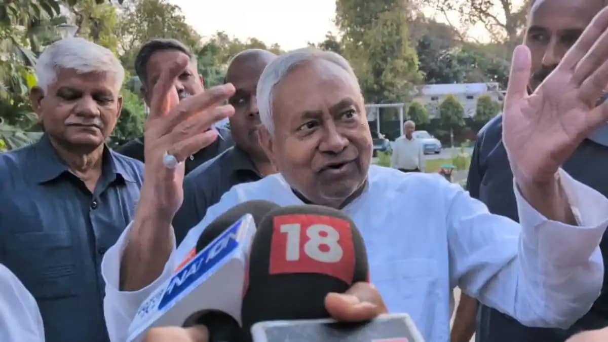 बिहार में बड़े सियासी उलटफेर की सुगबुगाहट! दिल्ली में बीजेपी बिहार में बड़े सियासी उलटफेर की सुगबुगाहट! दिल्ली में बीजेपी