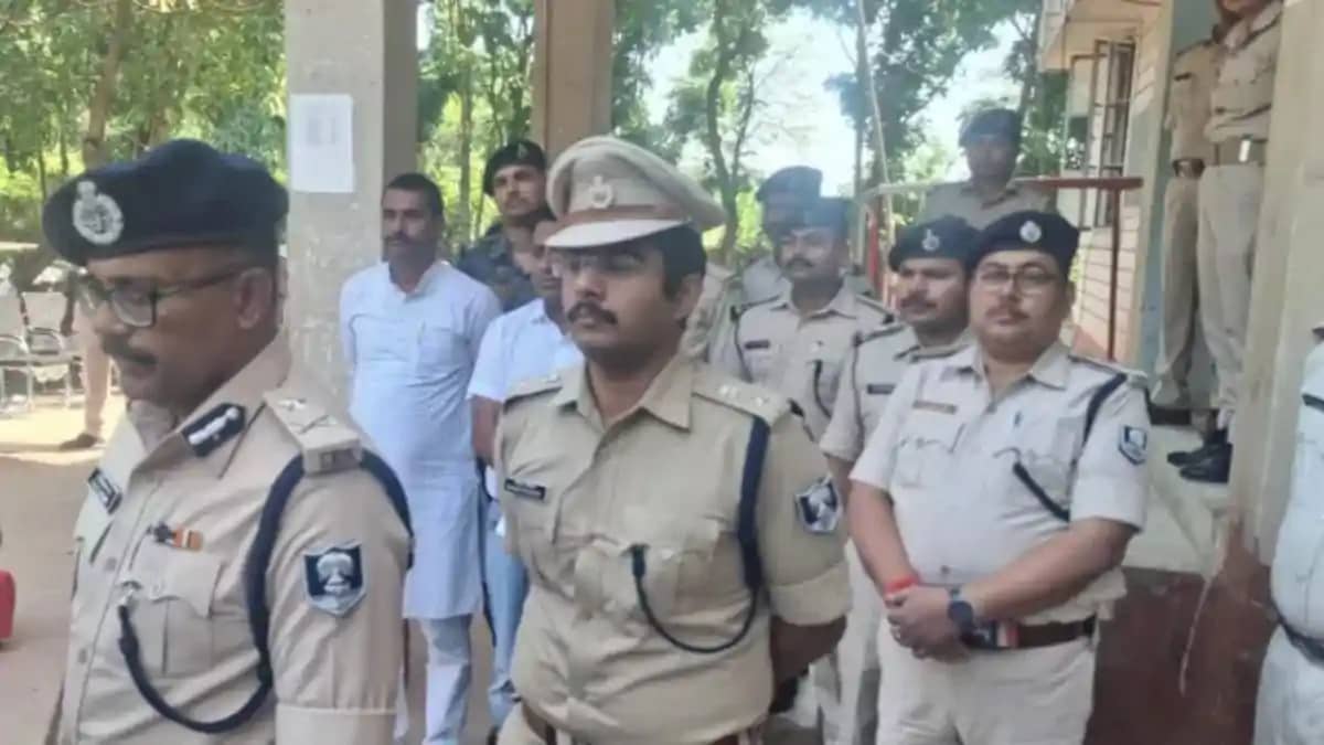 खाकी पर दाग लगाने वालों की खैर नहीं: फलका कस्टडी डेथ में IG खाकी पर दाग लगाने वालों की खैर नहीं: फलका कस्टडी डेथ में IG