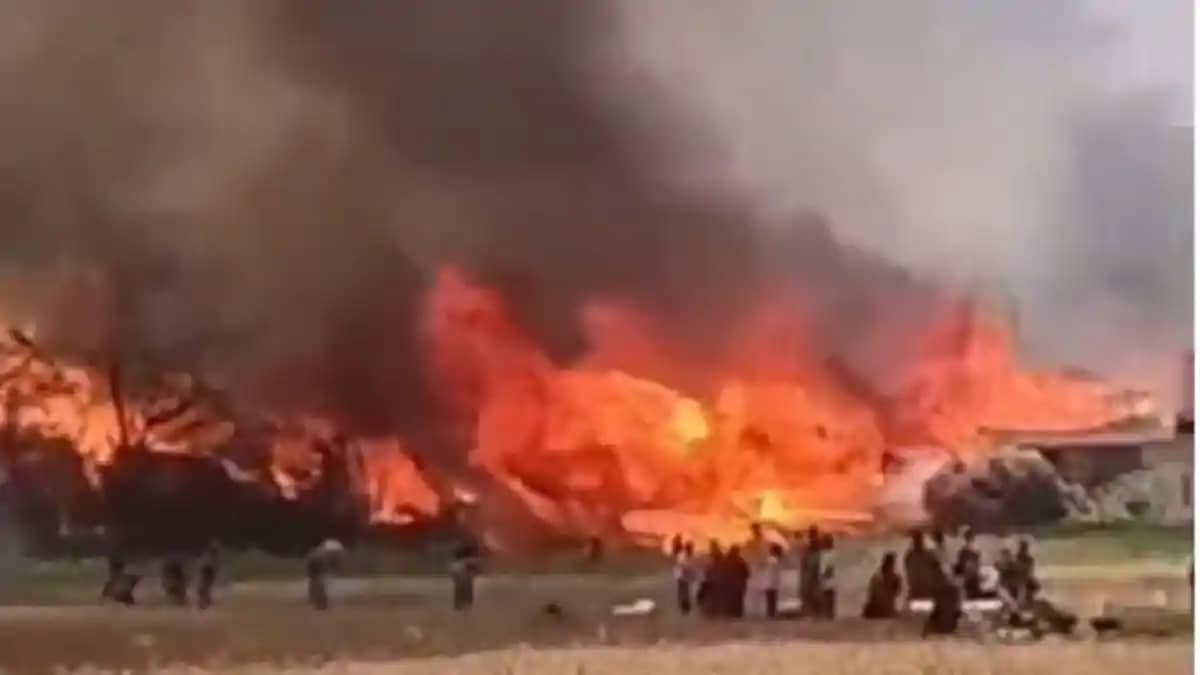 बेतिया में आग का तांडव: 150 घर जलकर राख, करोड़ों की संपत्ति बेतिया में आग का तांडव: 150 घर जलकर राख, करोड़ों की संपत्ति
