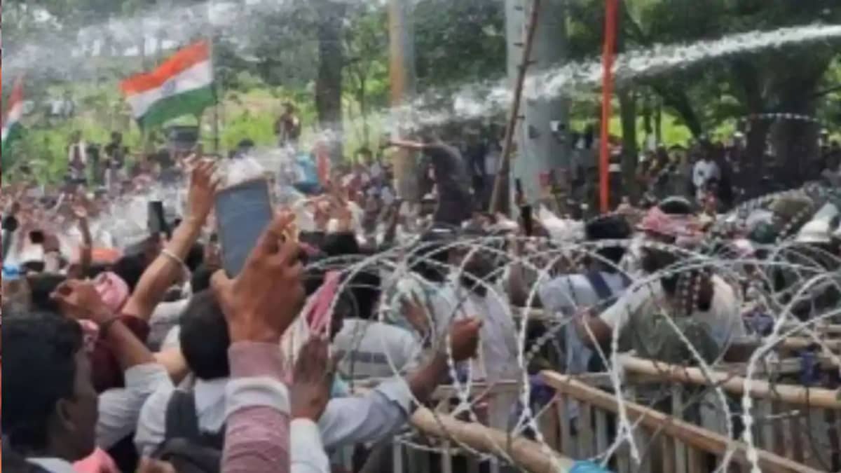Jharkhand CGL Protest Turns Violent as Students Storm Assemb Jharkhand CGL Protest Turns Violent as Students Storm Assemb