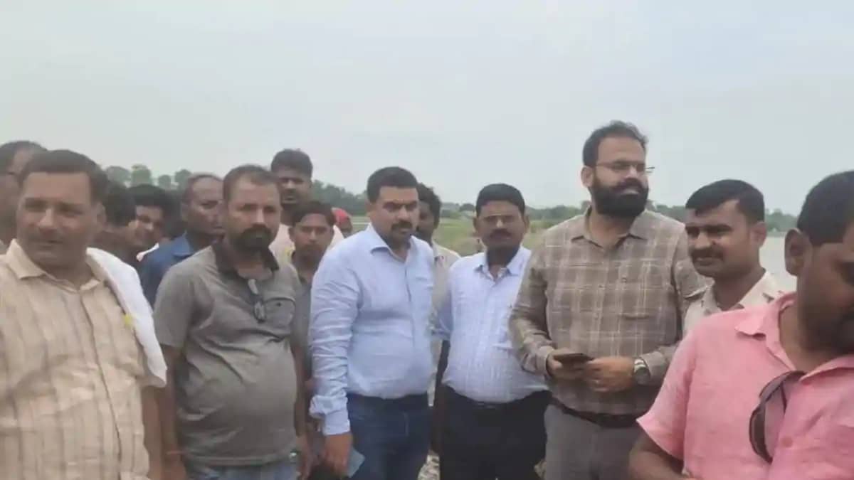 कोसी नदी में स्नान के दौरान 15 वर्षीय किशोर डूबा : पुलिस और कोसी नदी में स्नान के दौरान 15 वर्षीय किशोर डूबा : पुलिस और
