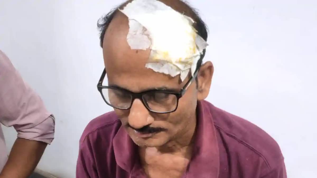Bihar Crime : मुजफ्फरपुर में SUCI नेता पर जानलेवा हमला, घर क Bihar Crime : मुजफ्फरपुर में SUCI नेता पर जानलेवा हमला, घर क