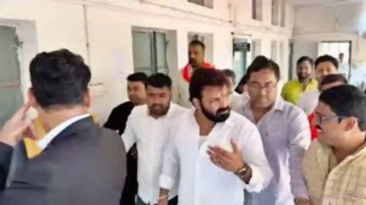 Power Star Pawan Singh to Appear in Rohtas Court Today in MC Power Star Pawan Singh to Appear in Rohtas Court Today in MC