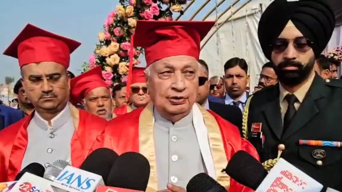 Bihar News : अल करीम विश्वविद्यालय के दीक्षांत समारोह में पह Bihar News : अल करीम विश्वविद्यालय के दीक्षांत समारोह में पह
